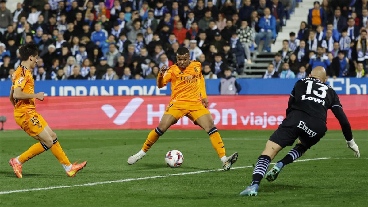 مبابي يكشف دور برشلونة في ثلاثية ريال مدريد أمام ليجانيس