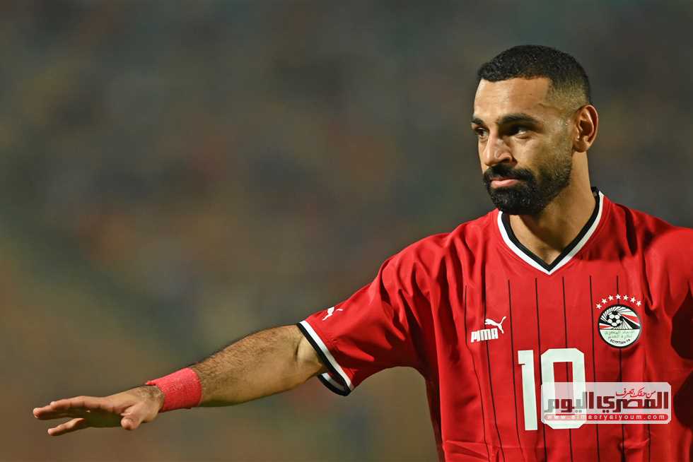 «يقدر يكون زي محمد صلاح».. ضياء السيد يتغنى بنجم الأهلي