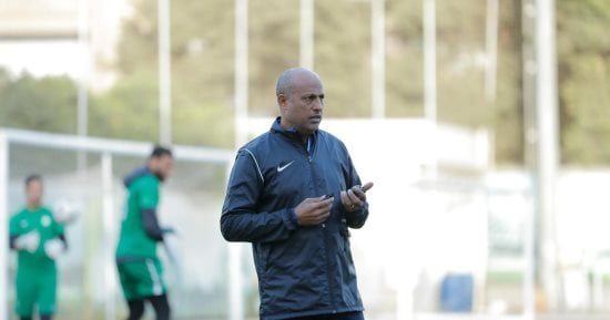 طارق مصطفى يراقب مباراة الأهلى واستاد أبيدجان قبل مواجهة الدورى