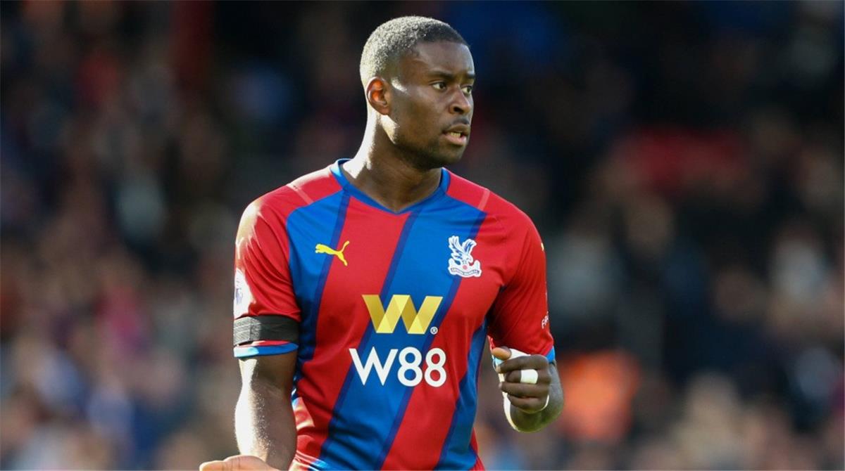 لاعب كريستال بالاس يواجه خطر العقوبة بسبب شارة دعم المثليين