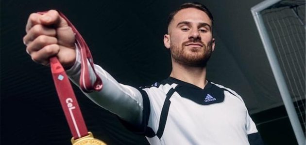 ماك أليستر: محمد صلاح ملهمنا في ليفربول.. وبقاؤه يعتمد على بعض القرارات