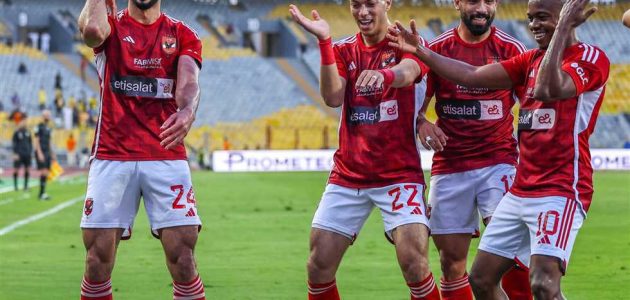«خلصت الحكاية».. نجم الأهلي يودع زملاءه ويجمع متعلقاته من التتش