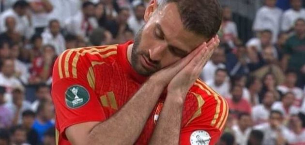 بدعامة رسغ.. أول ظهور لـ عمر كمال داخل الأهلي بعد الإصابة (شاهد)