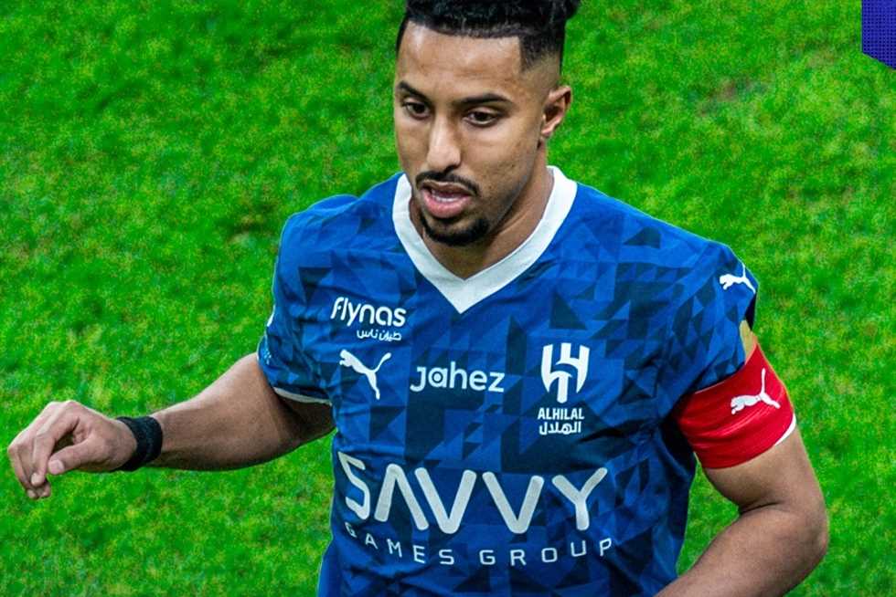 الهلال يكشف آخر تطورات إصابة سالم الدوسري بعد مغادرته مباراة الرائد على نقالة