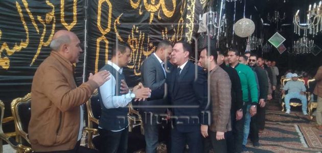 المستشار القانوني لاتحاد كرة القدم يقدم العزاء لعصام الحضري في دمياط (صور)
