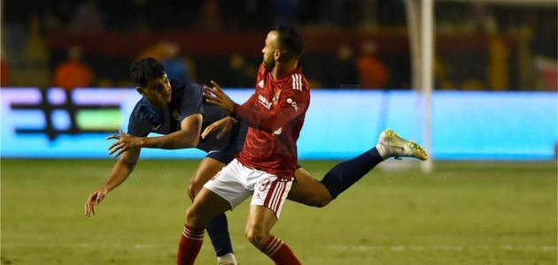 الأهلي يواجه إنبي بحثًا عن استعادة الصدارة في دوري المصري