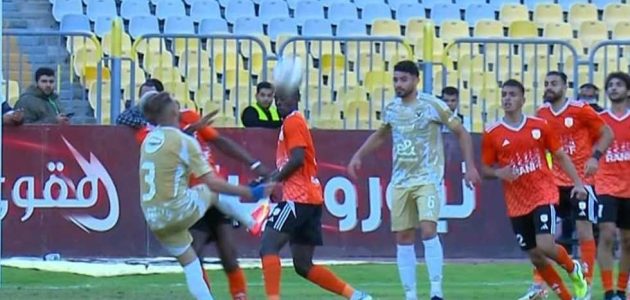 «مالوش فايدة وبيباصي للخصم».. إبراهيم سعيد يفتح النار على نجم الأهلي