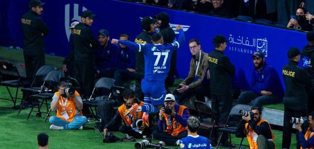 الهلال يصعق الوحدة وينفرد بصدارة الدوري السعودي (فيديو)