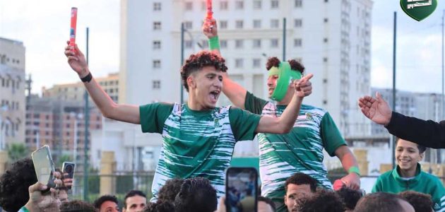 بـ «الشماريخ والكأس».. «الإسكندرانية» يحتفلون بدرع بطولة الدوري الممتاز لكرة القدم (صور)