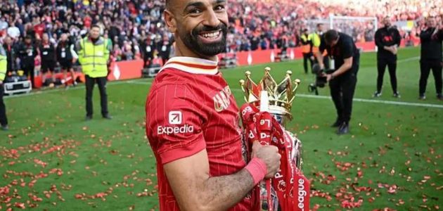 شرط توافق شكل القدم.. حذاء ذهبي هدية لعشاق محمد صلاح (تفاصيل)