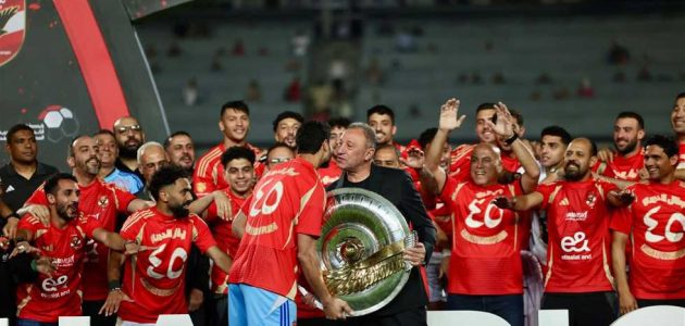 تصرف مفاجئ من خالد الغندور بعد تتويج الأهلي بالدوري (فيديو)